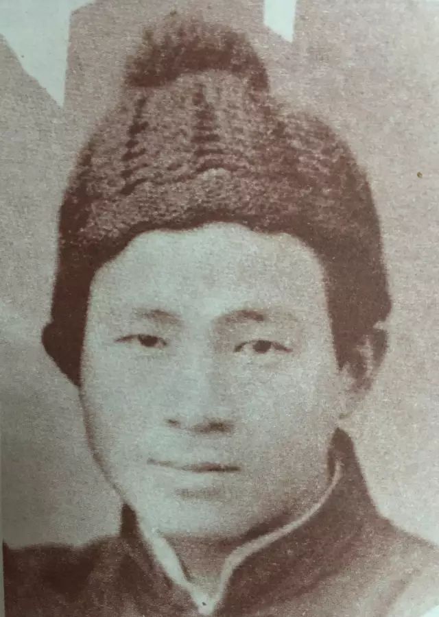 DƬ